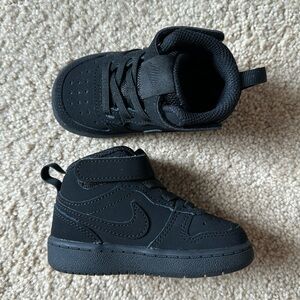 NWOT Nike Court Borough Mis 2 sneakers. Size 5C